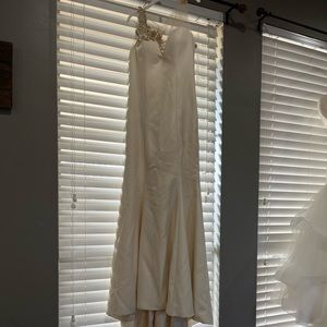 Wedding Gown perfect for an intimate ceremony!